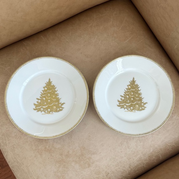 Williams-Sonoma Gold Christmas Tree Salad/Dessert Plates Set of 2 Discontinued - Picture 1 of 9